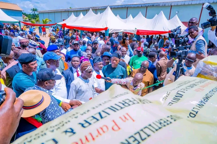 Benue Flags Off 2026 Fertilizer Distribution, Slashes Price by 51%